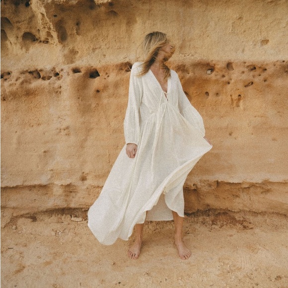 SOLD A Perfect Nomad White Maxi Backless Dress Summer Vacation Boho Bridal - Picture 1 of 10